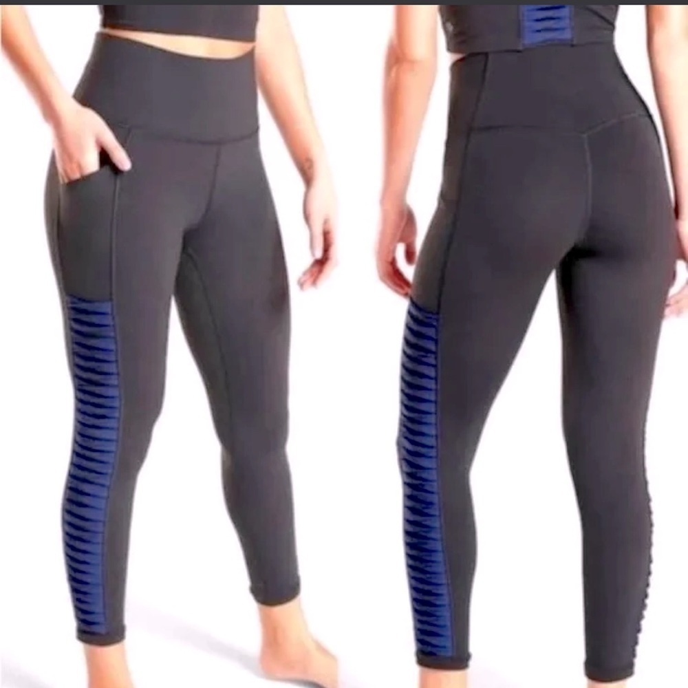 Athleta Salutation Stash Pocket Il Twist 7/8 Tight black and navy leggings